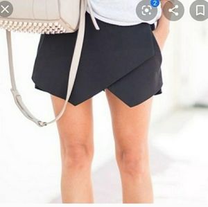 NWT Forever 21 Black Tailored Shorts Size Small‎